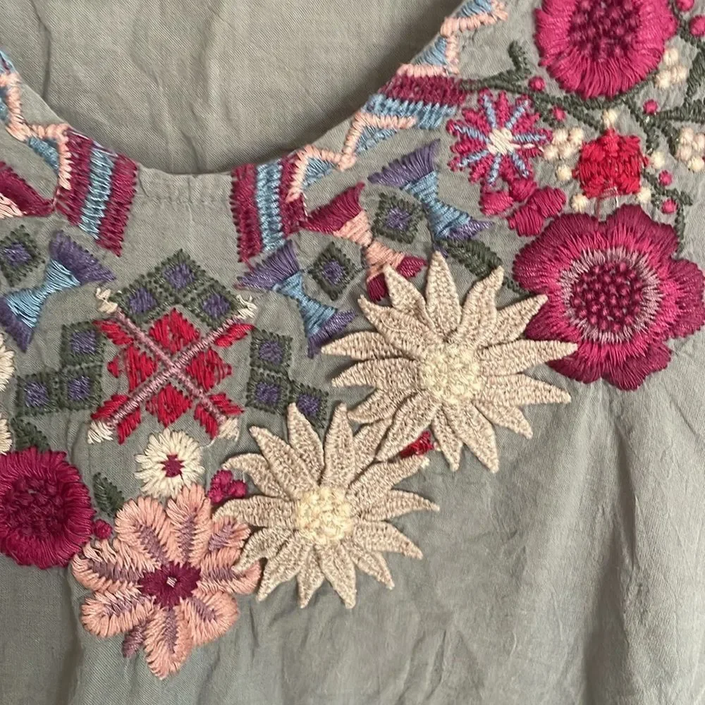 Johnny Was Gray Pink floral appliqué embroidered tunic
